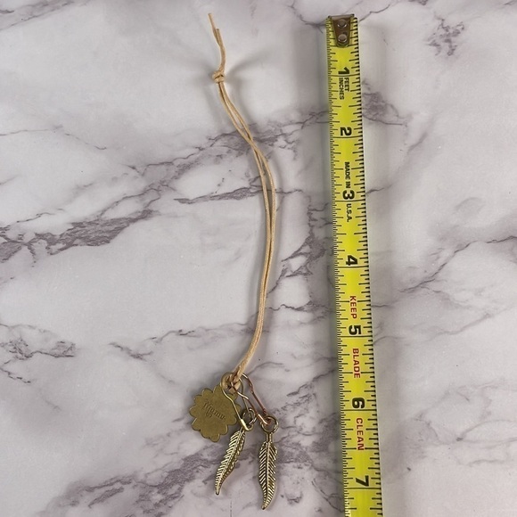 Set of Gold Flower & Feathers Pendant - Picture 2 of 2